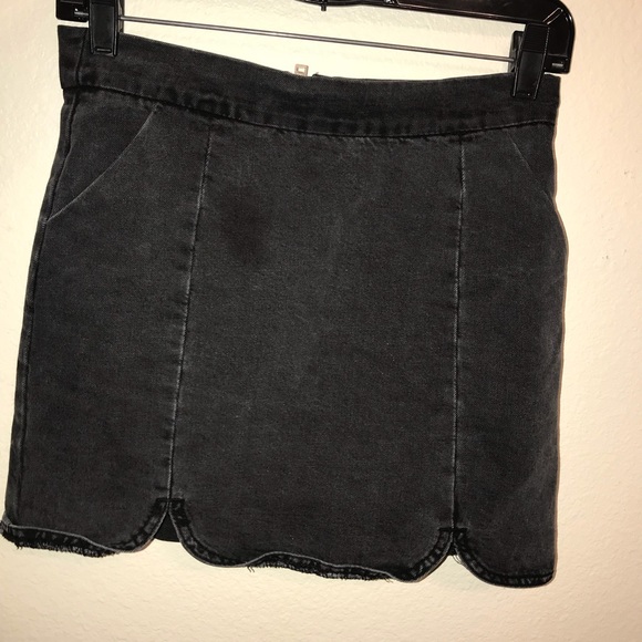 black skirt - Picture 1 of 2